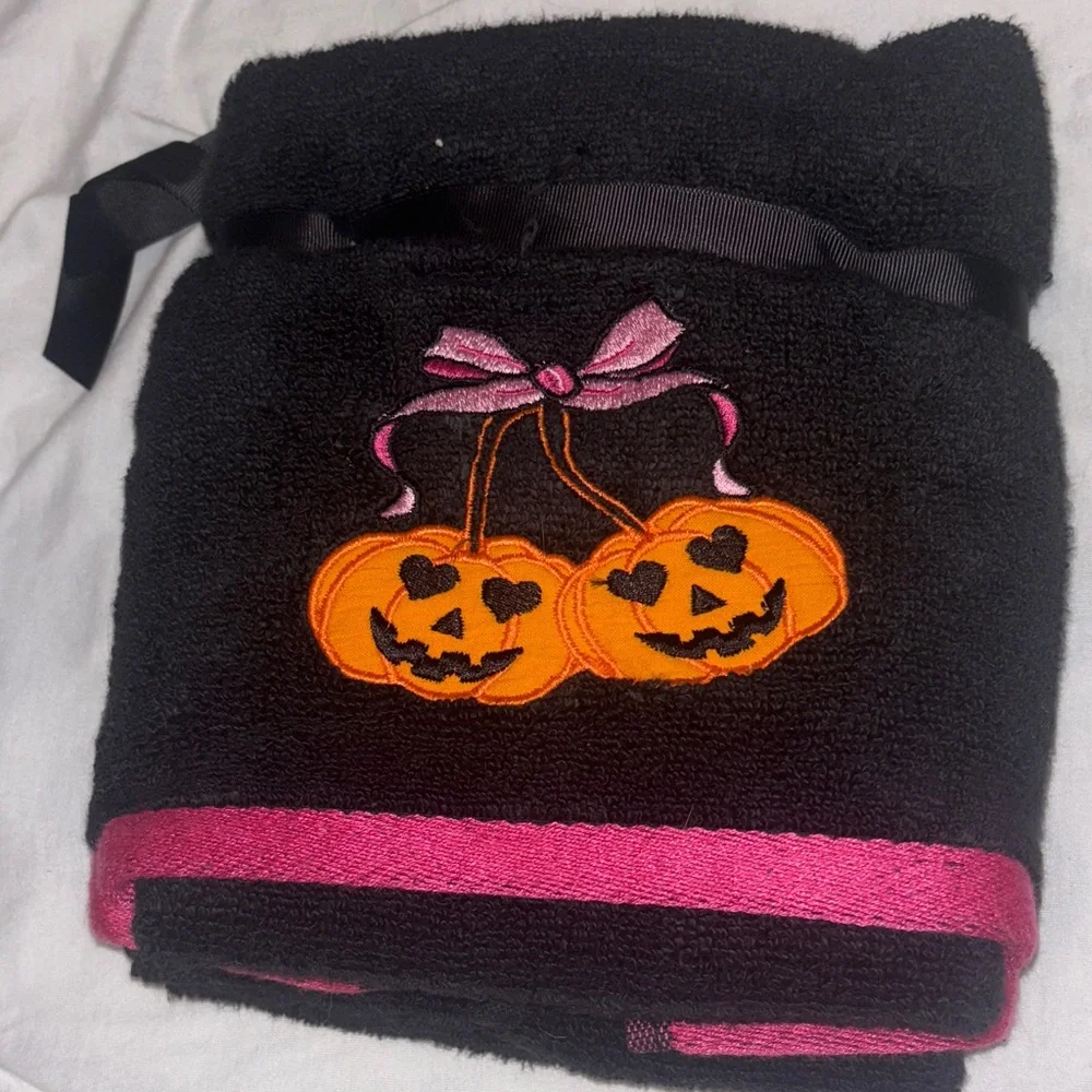Betsey Johnson Black Towels with Orange Pumpkins and Pink Trim